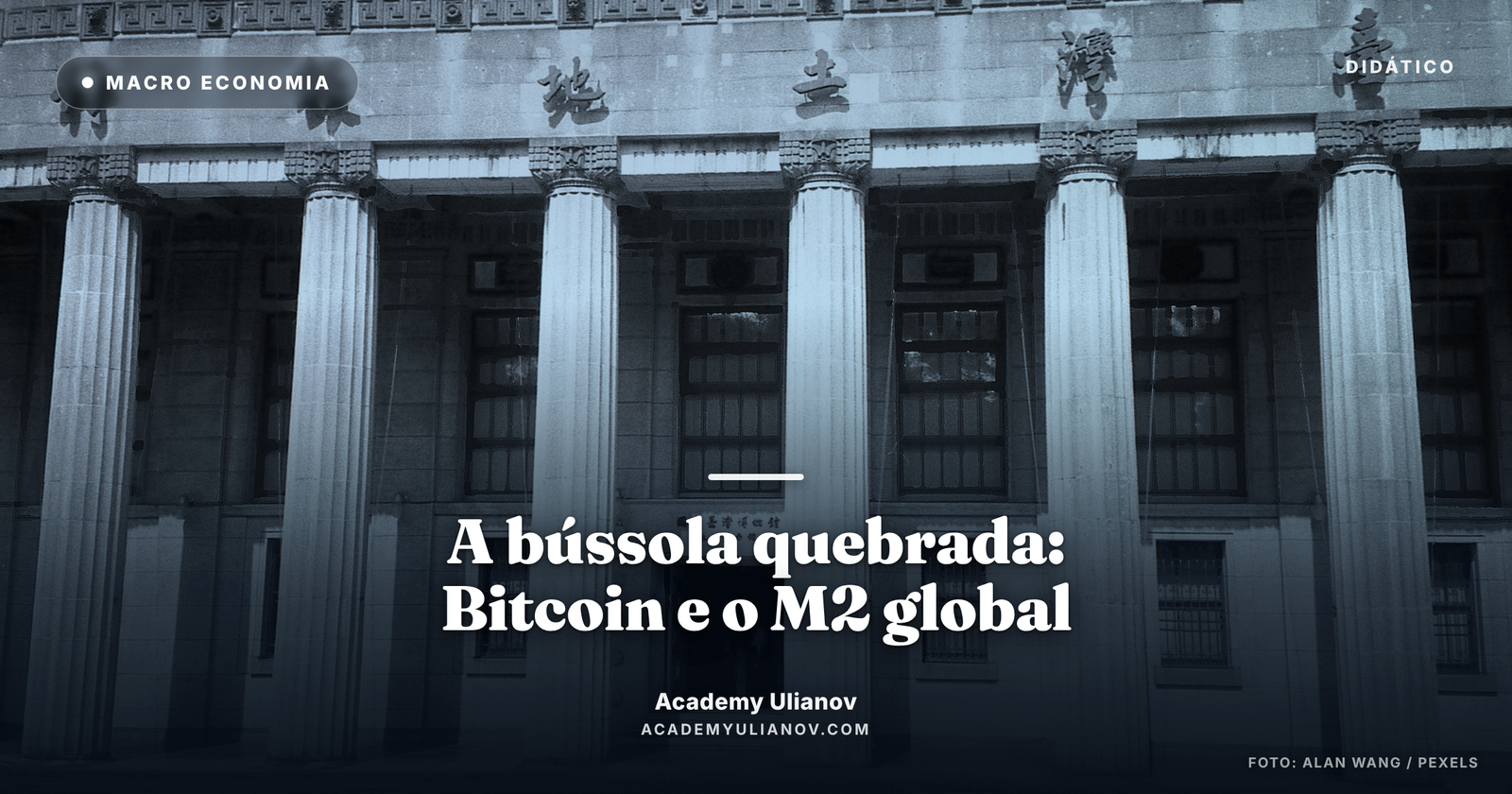 Academy Ulianov — A bússola quebrada: o Bitcoin e o M2 global · Foto: Alan Wang / Pexels